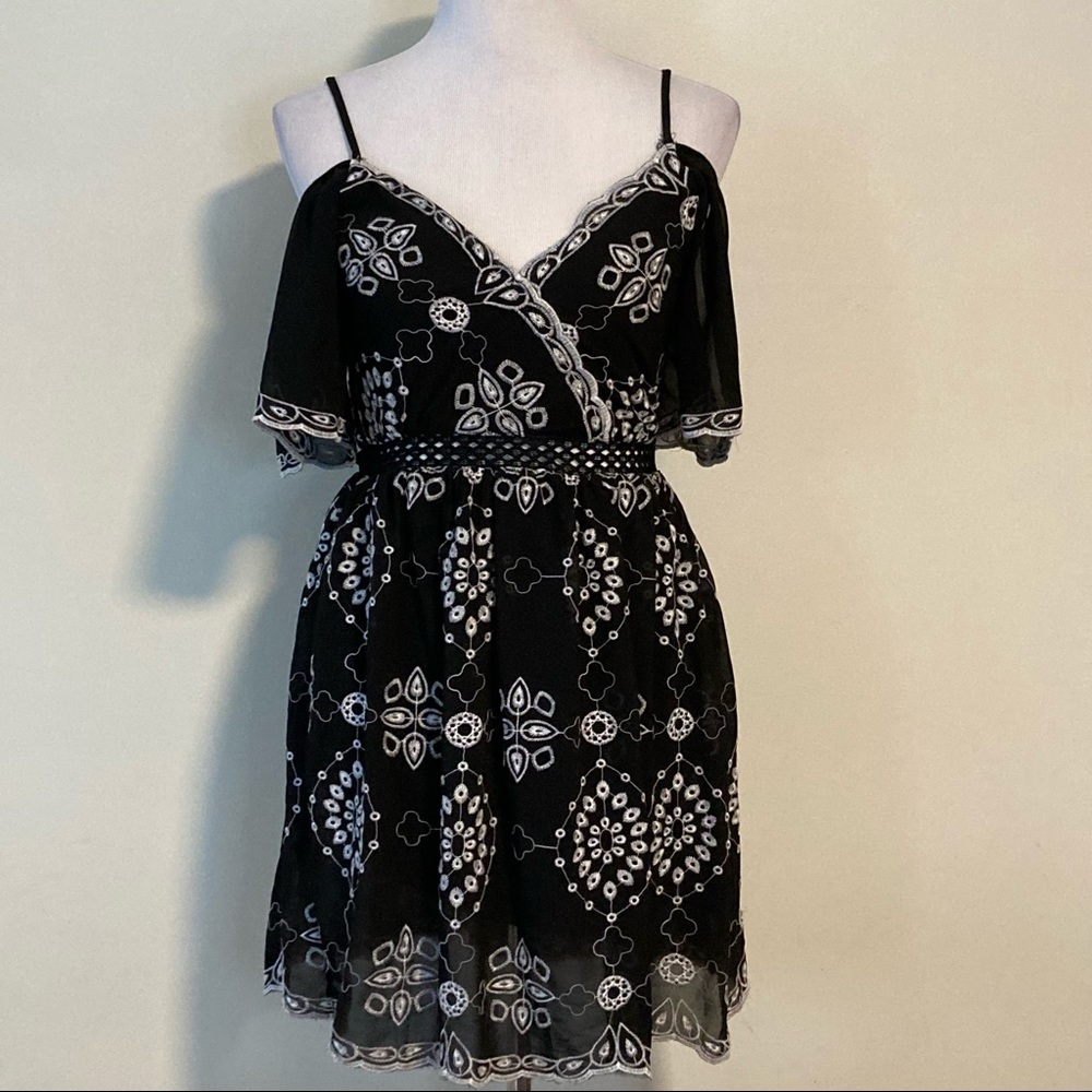 Romeo & Juliet Couture Dress Embroidered Mini Cold Shoulder Off the Shoulder S